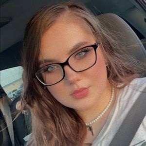 Meet your Posher, Caileigh